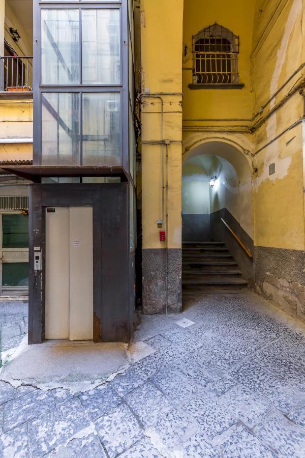 Appartamento Umberto'S Nest At Toledo Napoli Esterno foto